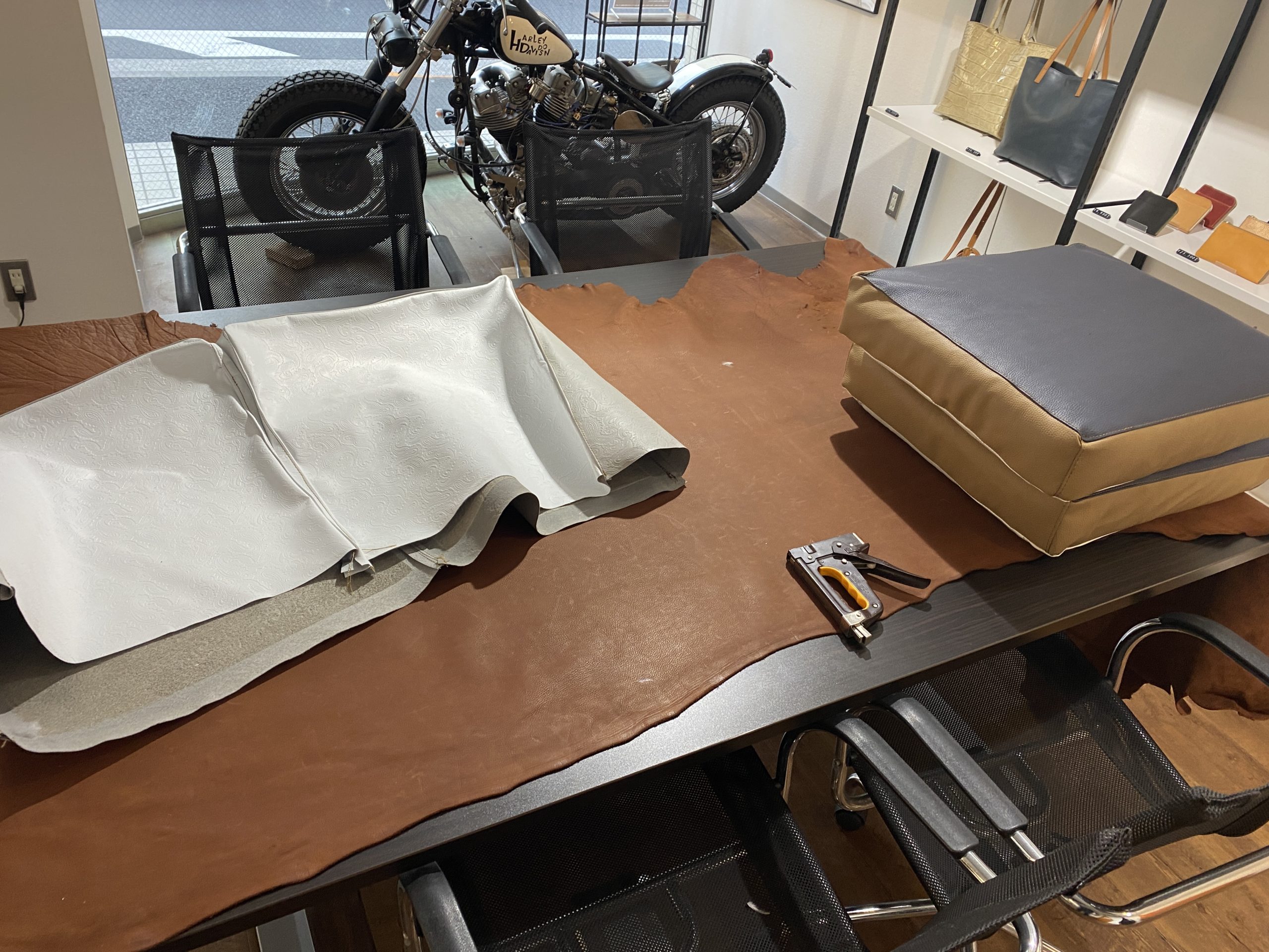 ル・コルビジェ ジェネリック　- リペア中編　(張替え中)