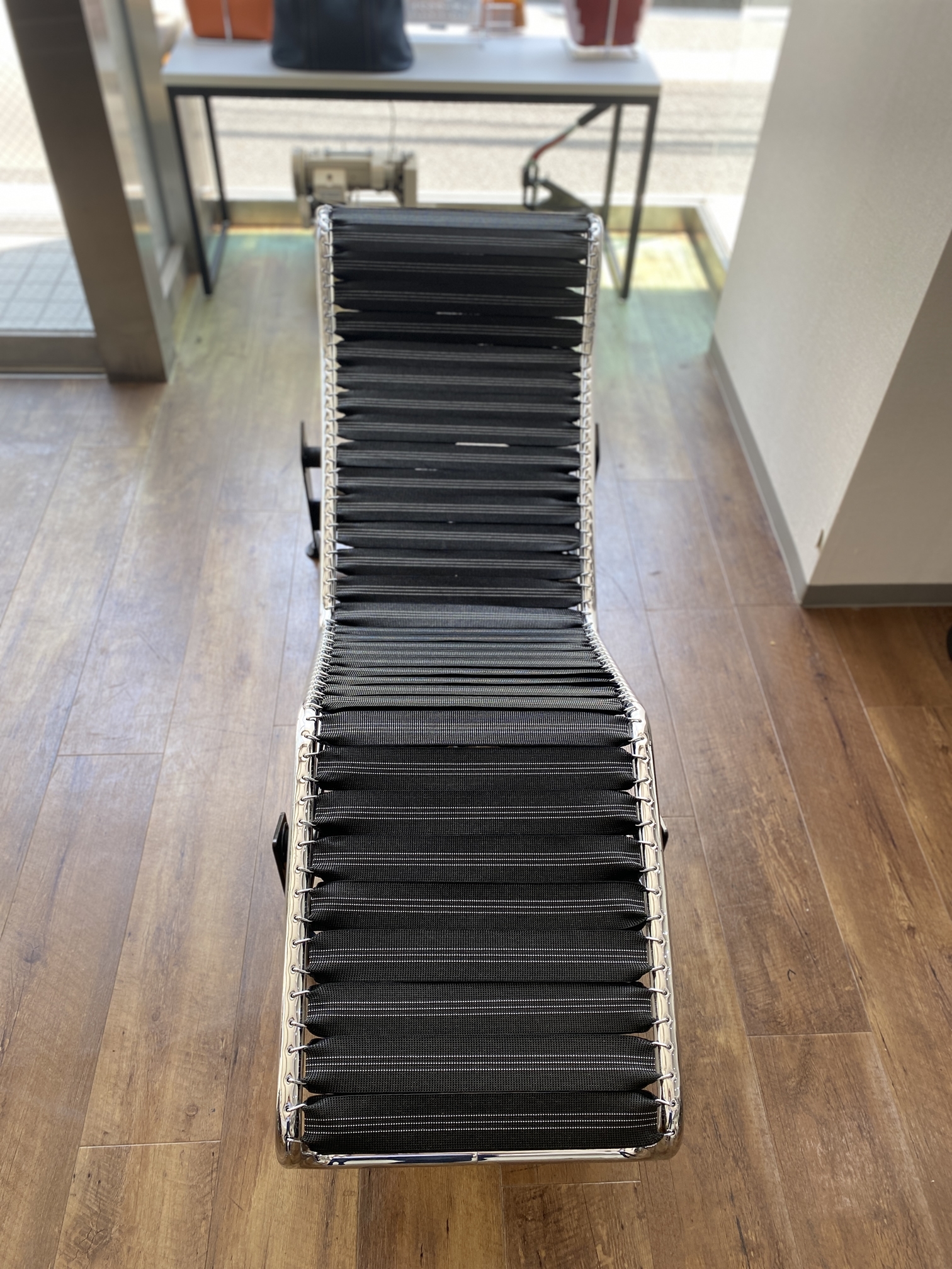 カッシーナ　LC4　ウェービングベルト交換、レザー保湿