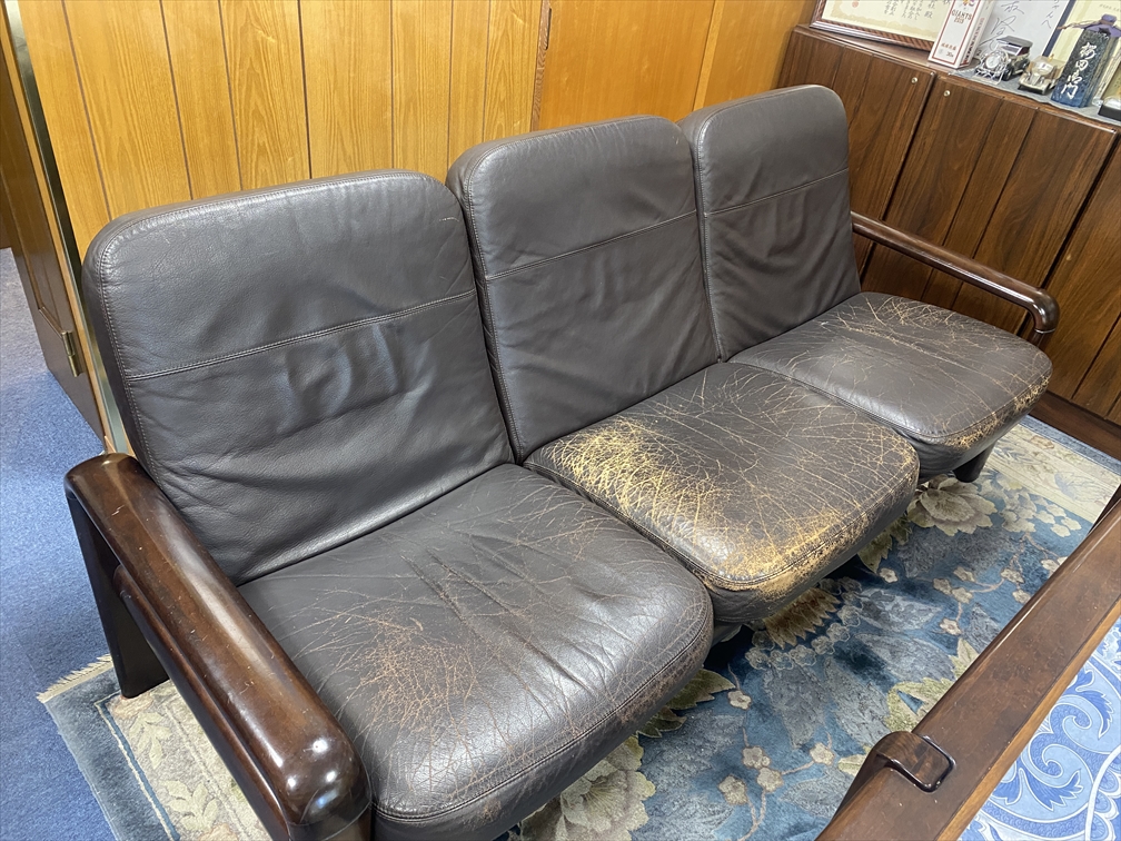 法人様応接室　ソファ座面・背もたれ部分全面張替え(前編)