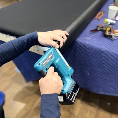 カッシーナ　コルビジュ　張替え作業中